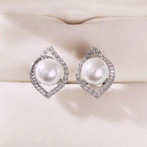 New Gorgeous 925 Silver Sim. Diamond Cultured Pearl Studs